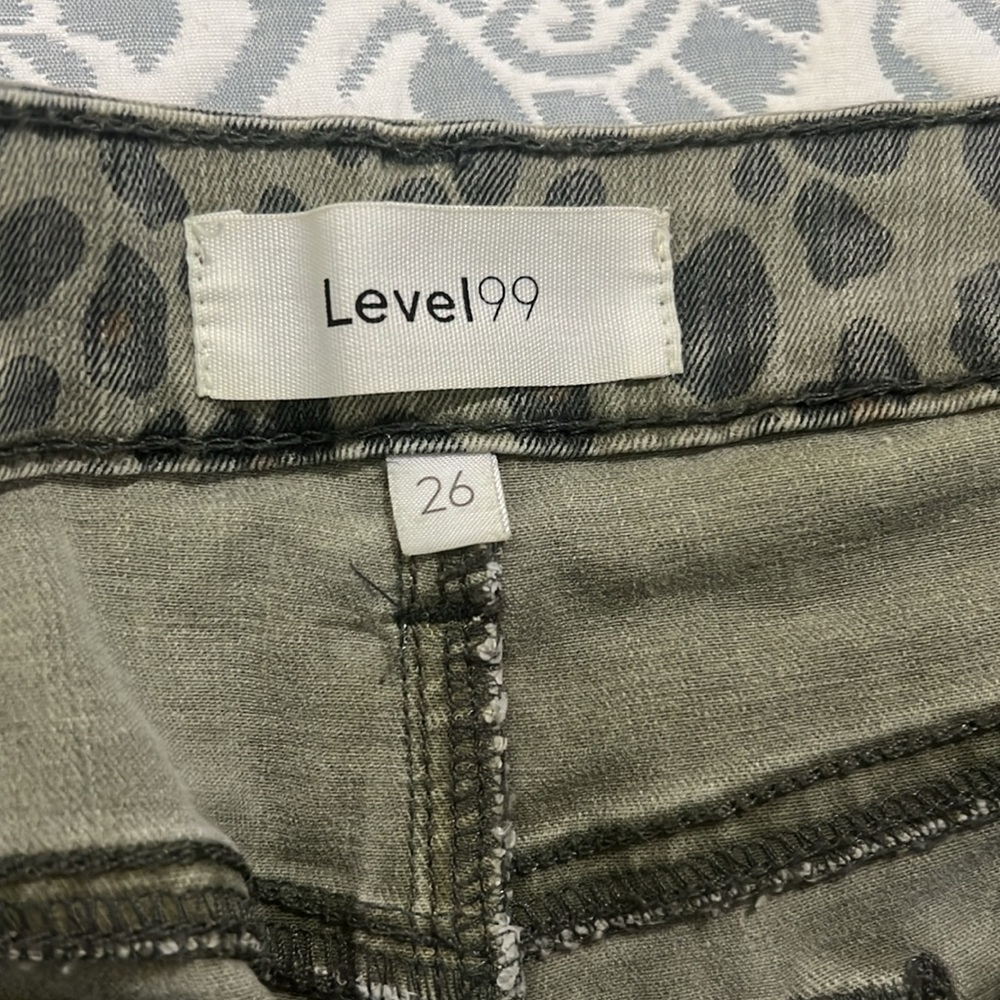 Leopard shorts - Picture 3 of 3
